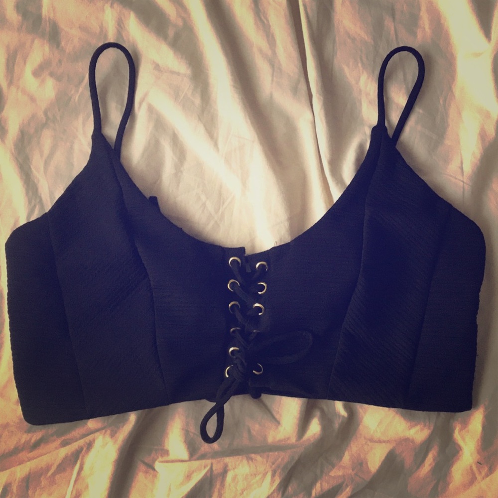 ⚡️Sale ⚡️Black crop top perfect for layering ✨ - Picture 4 of 8